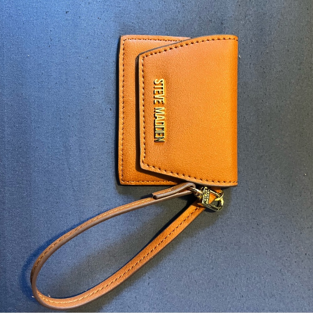 Steve Madden wristlet